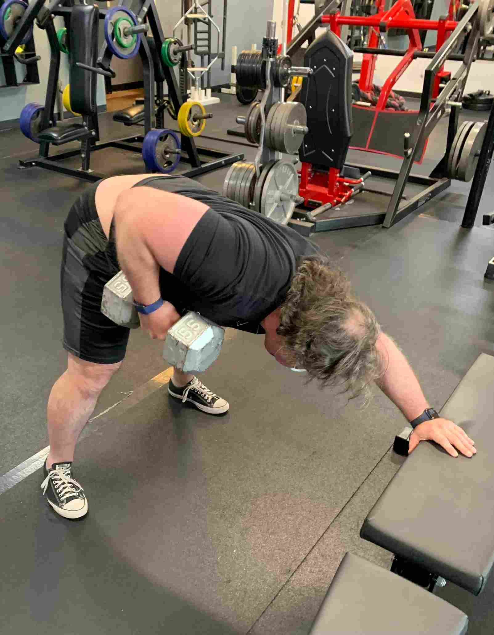 client performing a single arm dumbbell row